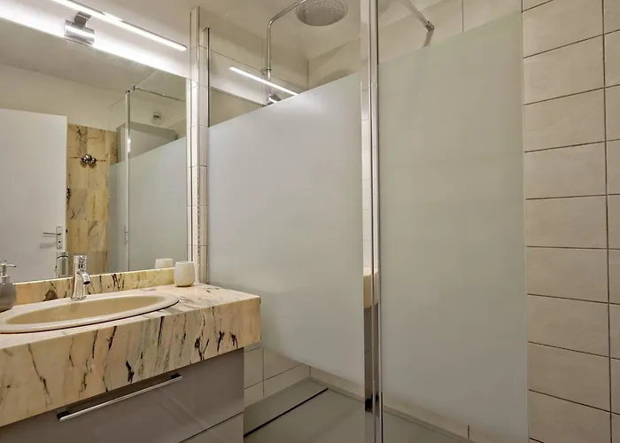 Apartment - T3 Avec Terrasse, Parking Et Wifi - Fr-1-433-131 *